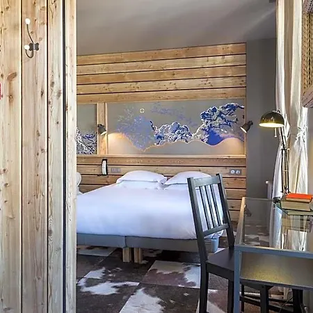 Hotel De Russie