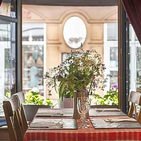 Hotel De Russie
