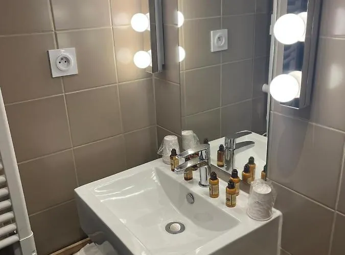 Отель De Russie 3*